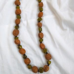 Autumnal necklace